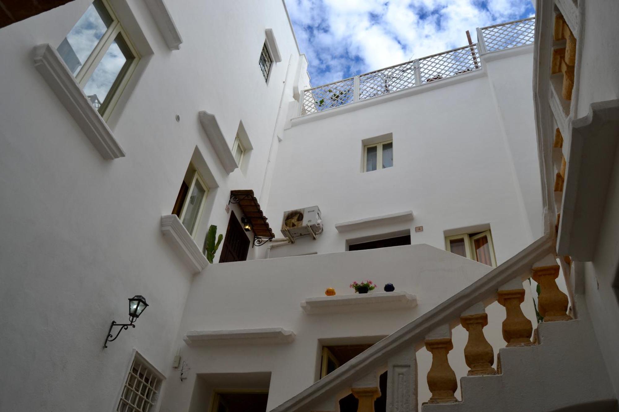 Kallistos Suites & Apartments Gallipoli Bagian luar foto