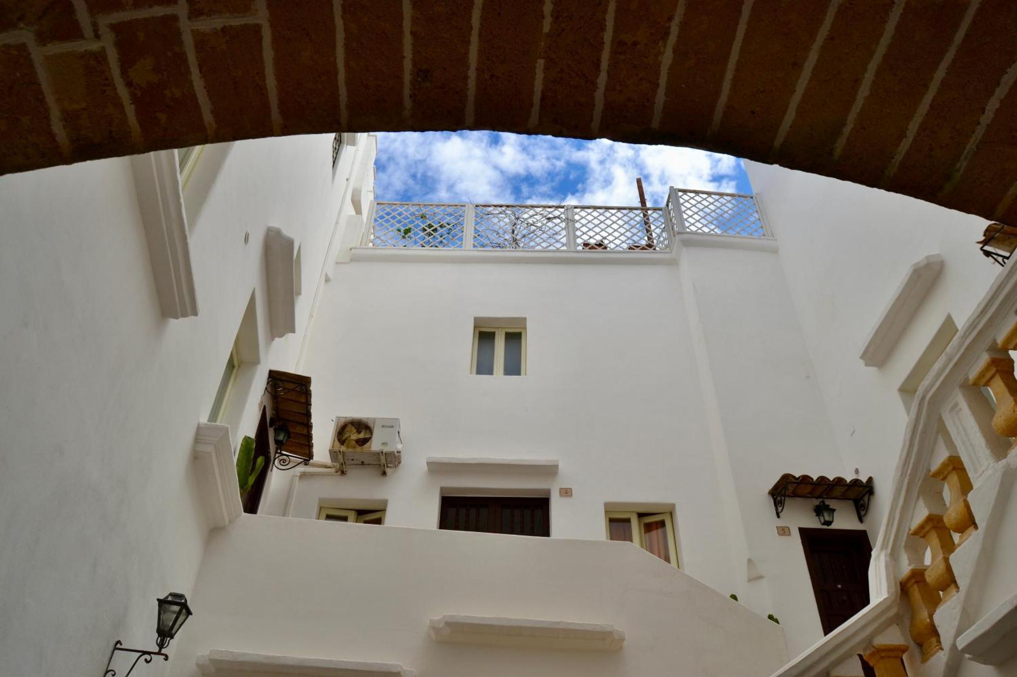 Kallistos Suites & Apartments Gallipoli Bagian luar foto