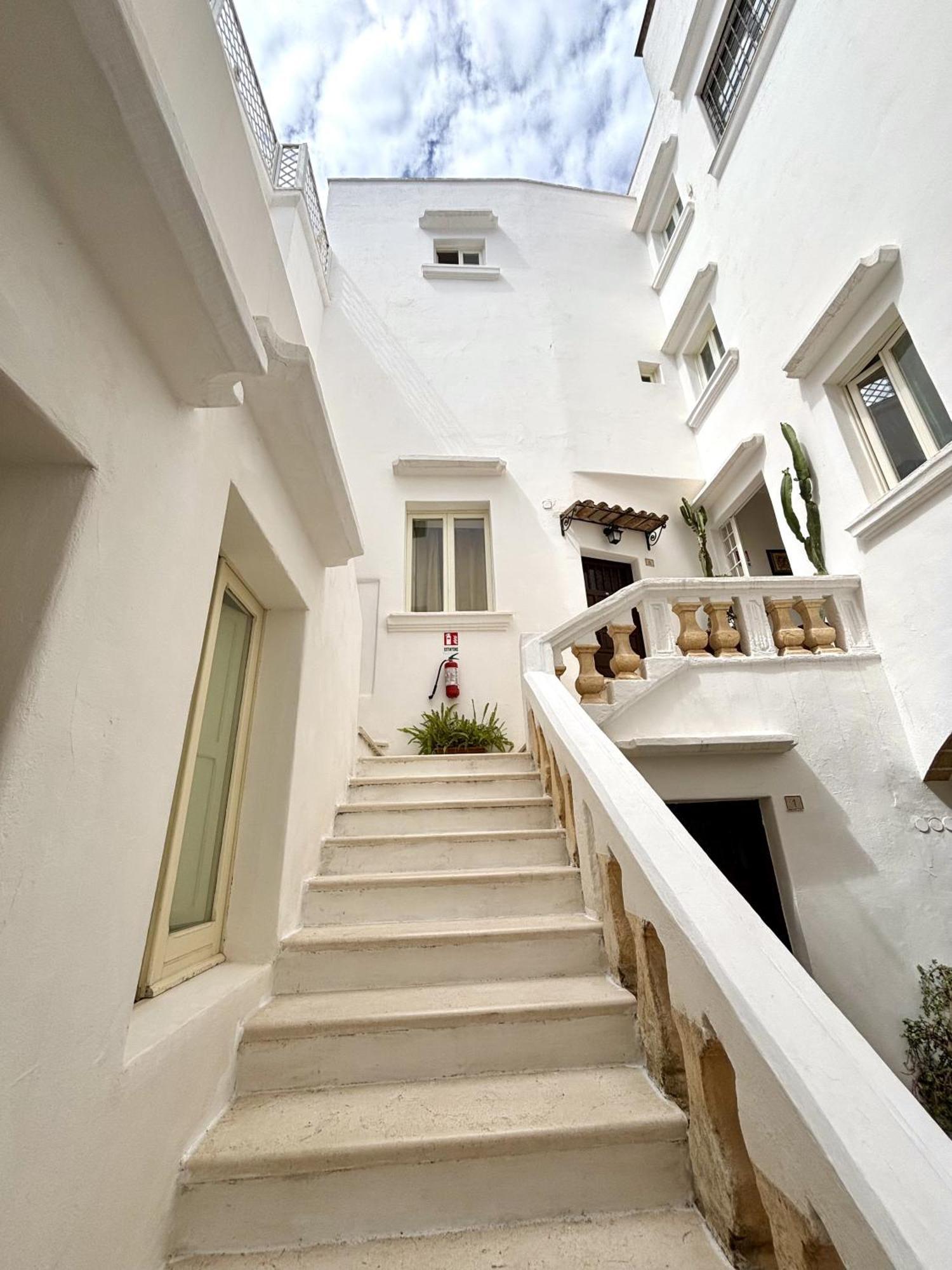 Kallistos Suites & Apartments Gallipoli Bagian luar foto